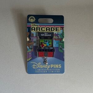 Disney Arcade Lilo & Stitch Pin - Blue and Red